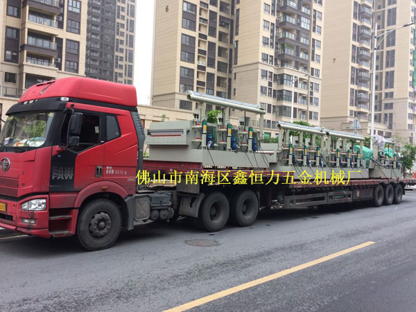 福建客戶不銹鋼鍋片蝕刻機裝車發貨！